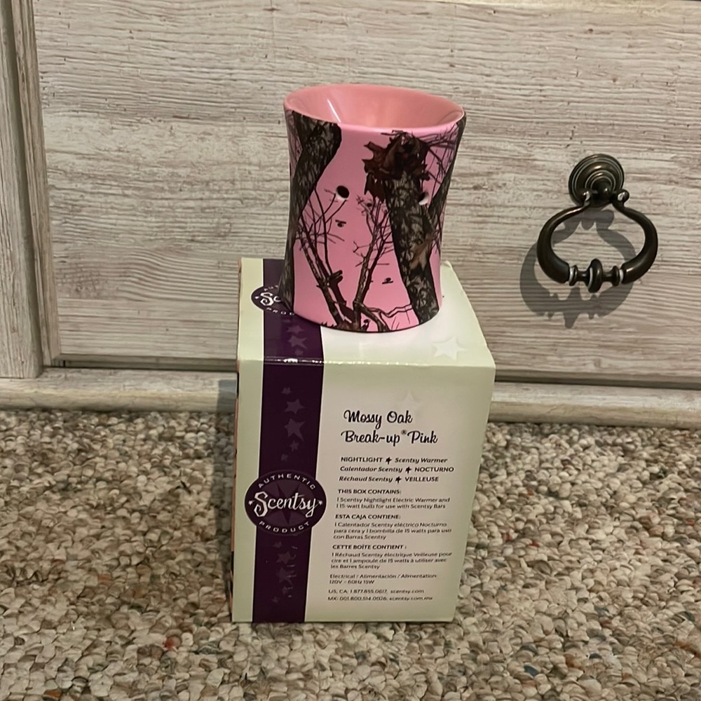 Scentsy Mossy Oak Break Up Pink Plug-In